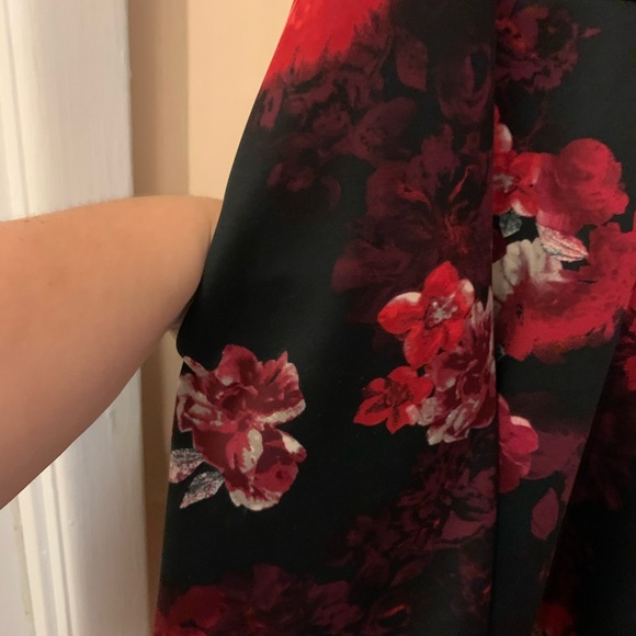 14W Floral Sundress with Pockets! - Picture 2 of 4